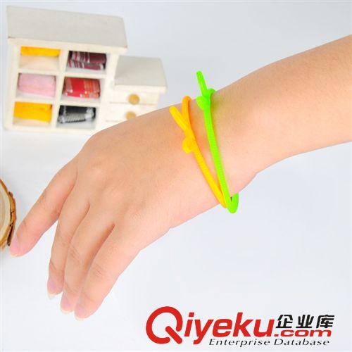 手環 熱銷創意飾品 個性夜光硅膠手環 歐盟環保標準  多款 現貨批發