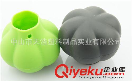 硅膠廚具 硅膠創(chuàng)意圓柱形剝蒜器 廚房工具