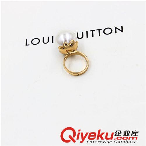 2015.1.5新品 歐美外貿飾品廠家批發 dp同款大珍珠金屬花瓣托架戒指A-947原始圖片2