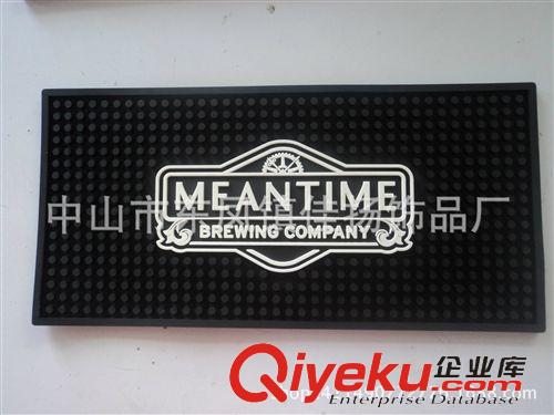 酒吧墊 專業(yè)生產(chǎn)PVC軟膠酒吧墊 啤酒廣告促銷禮品 酒吧znq典贈品