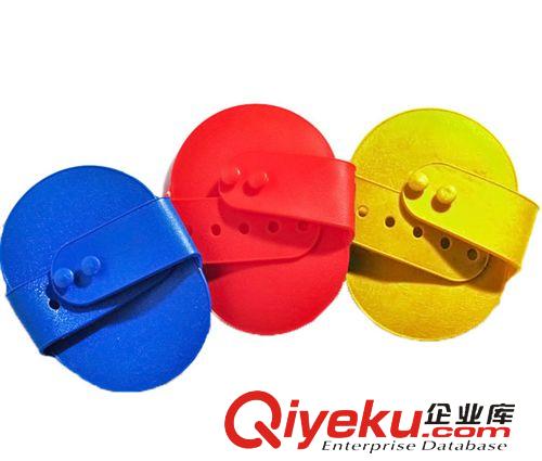 狗狗清潔美容工具 廠家現(xiàn)貨供應(yīng)橢圓形橡膠寵物沐浴按摩刷 寵物刷狗狗洗澡用品混批原始圖片2