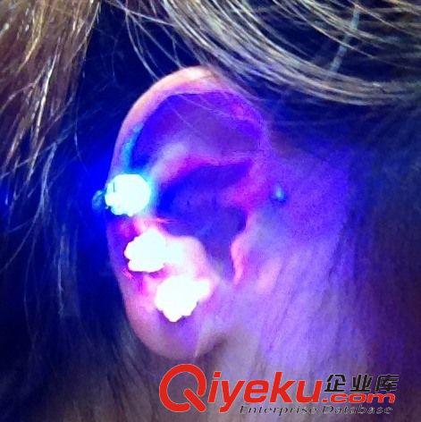 發(fā)光戶外用品 供應(yīng) 發(fā)光耳環(huán) LED耳墜 耳釘批發(fā) 來(lái)自韓國(guó)  專利產(chǎn)品新廠家直供原始圖片2