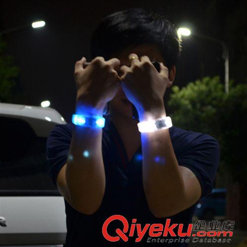 發(fā)光戶外用品 廠家直銷 LED聲控發(fā)光手環(huán) 發(fā)光手鐲 音樂手環(huán)酒吧夜店演唱會助威