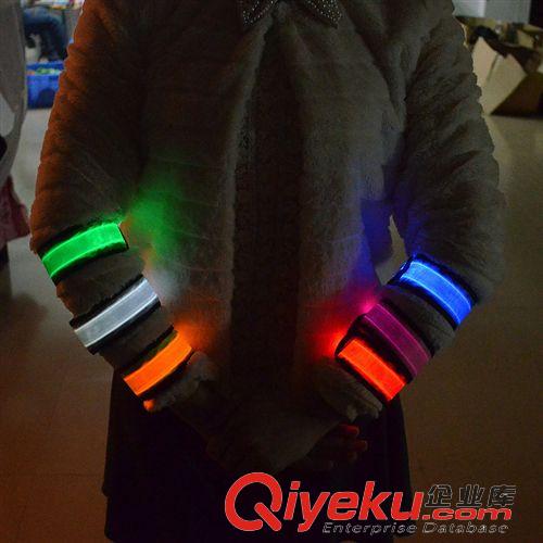 發(fā)光戶外用品 小號 廠家 發(fā)光LED 拍拍圈手腕帶 手臂帶 戶外用品批發(fā) 救生道具原始圖片2