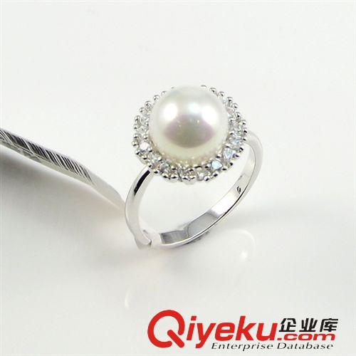 Sibo戒指 sibo思柏環(huán)保銅工藝鑲gd鋯石 簡(jiǎn)潔大方銀白色珍珠戒指原始圖片3