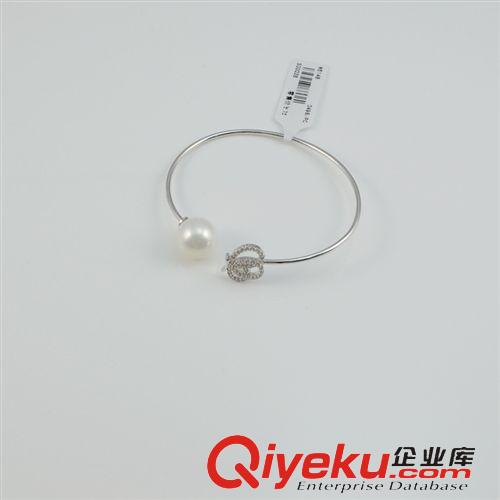 Sibo手鏈 sibo思柏精美時(shí)尚OL開(kāi)口微鑲鋯石蝴蝶紛飛珍珠手鐲飾品廠家直銷
