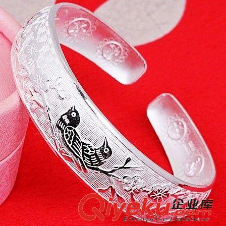 馬上有錢(qián)淘寶爆款手鐲 喜上眉梢手鐲 喜鵲印花寬手環(huán) 白銅鍍999純銀飾品 苗銀 手飾批發(fā)原始圖片3
