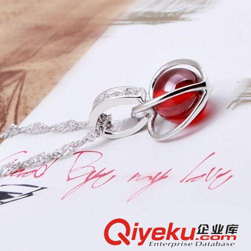鍍白金飾品 [飾品一件代發(fā)免費] 旋轉(zhuǎn)的愛 石榴石吊墜項飾 韓國飾品 微信代理原始圖片2