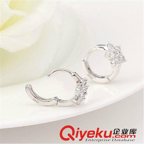耳飾專區(qū) 戀依谷 925純銀鑲鉆耳環(huán)女耳飾 韓國 可愛雪花耳扣 韓版 批發(fā)混批原始圖片2