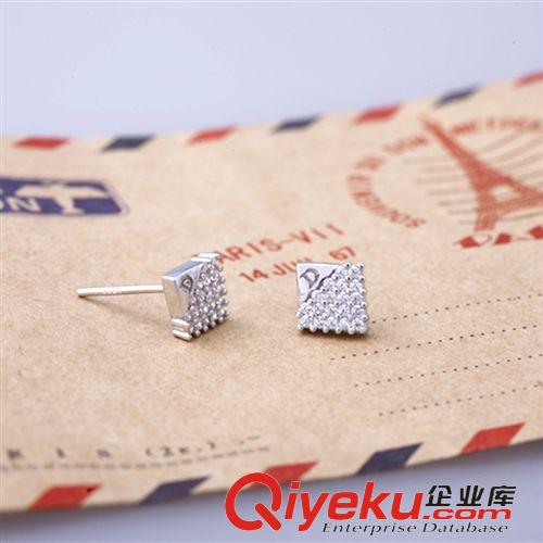 純銀專區(qū) 戀依谷925銀韓國(guó)新品明星{za} 菱形滿鉆耳釘 夜店風(fēng)耳釘廠家批發(fā)