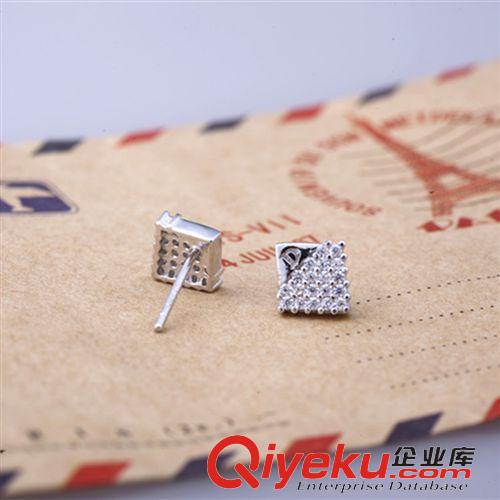 純銀專區(qū) 戀依谷925銀韓國(guó)新品明星{za} 菱形滿鉆耳釘 夜店風(fēng)耳釘廠家批發(fā)