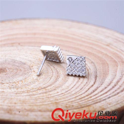 純銀專區(qū) 戀依谷925銀韓國(guó)新品明星{za} 菱形滿鉆耳釘 夜店風(fēng)耳釘廠家批發(fā)