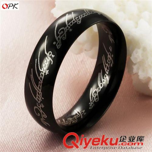 男士鈦鋼首飾 廠價(jià)批發(fā) 黑色經(jīng)典潮流手飾 {zz1}魔戒 時(shí)尚鈦鋼男士戒指 GJ324黑
