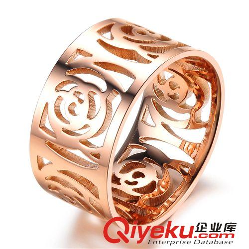 情侶鈦鋼首飾/飾品 明星同款飾品 鏤空山茶花戒指 鍍玫瑰金奢華指環(huán) 訂單批發(fā)GJ392