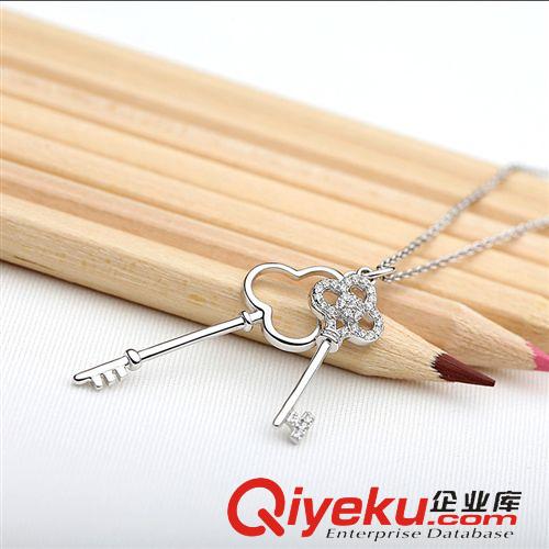 10.21新款 潮流時尚鑰匙型女式吊墜 gd鑲鉆項(xiàng)墜吊墜女式 配925純銀鏈條