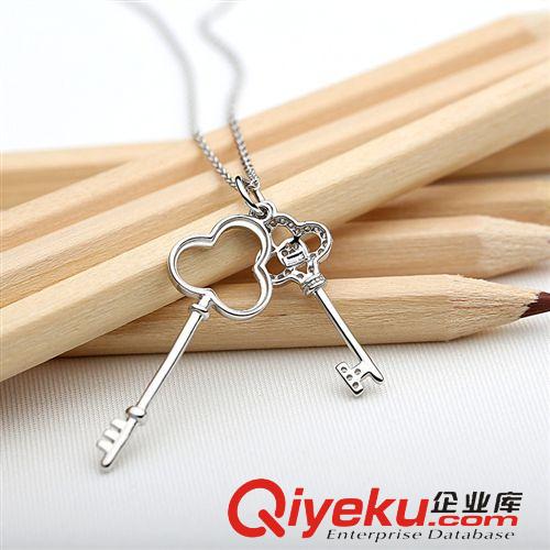 10.21新款 潮流時尚鑰匙型女式吊墜 gd鑲鉆項(xiàng)墜吊墜女式 配925純銀鏈條
