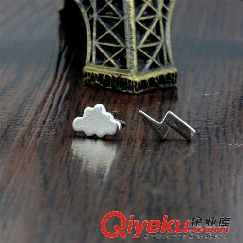 設計師專屬 韓版新款簡約時尚 s925純銀耳釘個性尚創意飾品 閃電彩云原始圖片2