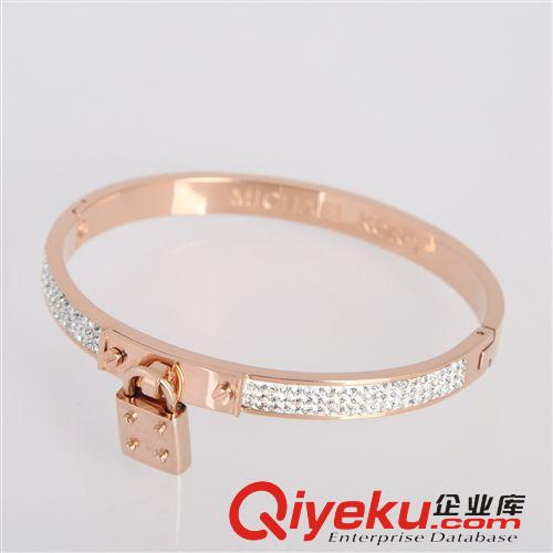 手鐲 速賣通廠家貨源dp外貿(mào)批發(fā)飾品mk字母鎖頭泥巴鉆不銹鋼手鐲混批
