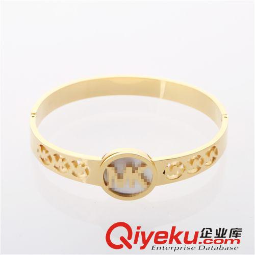 MK 速賣通外貿(mào)貨源出口混批 歐美m(xù)k圓盤白貝鏤空字母不銹鋼手鐲