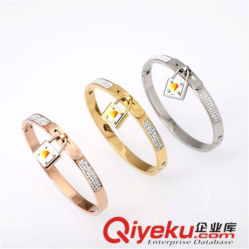 MK 速賣通外貿(mào)貨源出口混批 廠價(jià)批發(fā) M家鎖頭泥巴水鉆不銹鋼手鐲