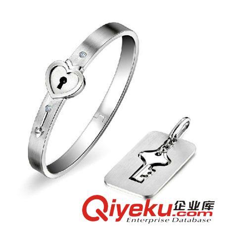 S925純銀品區(qū) 廠家直銷批發(fā) S925純銀項鏈 四葉草項鏈 zp女銀飾吊墜一件代發(fā)