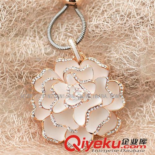 1412新品 丽贝丽影 精致时尚 超闪水钻 蔷薇花毛衣链 长项链女饰HXA625742B