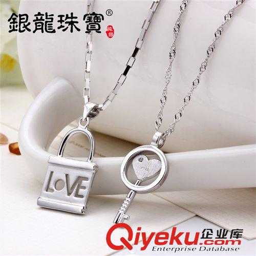 情侶專區(qū) 銀龍珠寶紅瑪瑙手鏈?zhǔn)执诛椖信壳閭Htr水晶首飾品批發(fā)