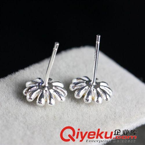 12月新品推薦 納福閣銀飾批發(fā) 925純銀多層花瓣銀耳飾 女士防過敏小雛菊耳釘原始圖片3