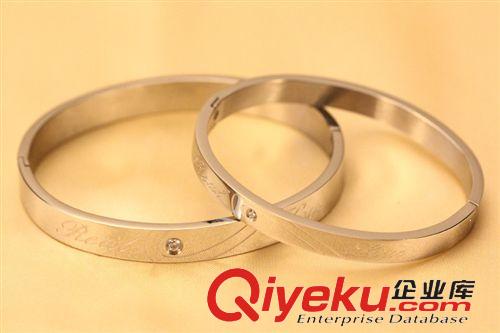 316L時(shí)尚款式系類(lèi) 鈦鋼飾品批發(fā) 歐美love愛(ài)心帶鉆情侶創(chuàng)意手環(huán) 男士飾品手鐲批發(fā)
