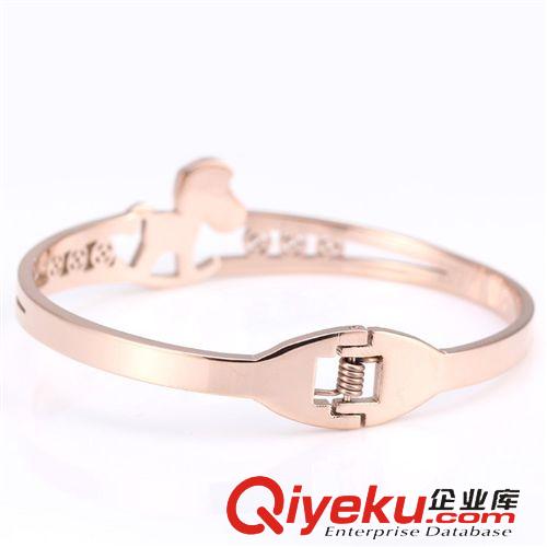 316L時(shí)尚款式系類 馬年本命年玫瑰金小馬手鐲子女 韓國版精致手環(huán)首飾品鈦鋼18K手鏈原始圖片2