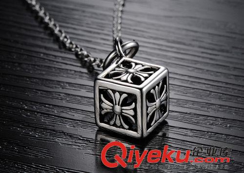 新款發(fā)布 外貿(mào)熱銷 供應(yīng)歐美復(fù)古 創(chuàng)意十字架 正方形 個(gè)性吊墜男士項(xiàng)鏈024原始圖片2