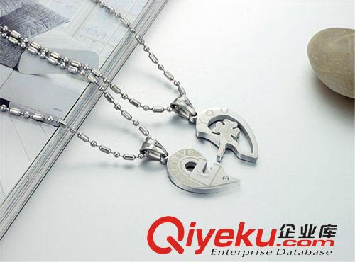 情侶系列 韓國飾品 鎖頭鑰匙愛心拼接情侶式對(duì)鏈 男女鈦鋼鎖心項(xiàng)鏈批發(fā)653