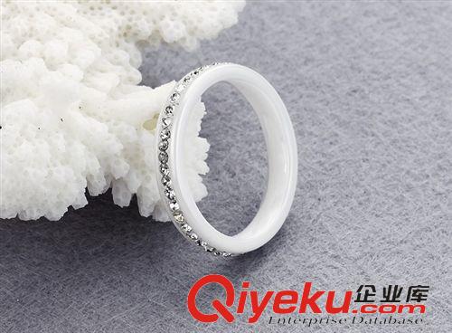 陶瓷系列 廠家飾品批發(fā) 純白色陶瓷 單排水鉆 精美女士指環(huán) gd戒指313原始圖片2