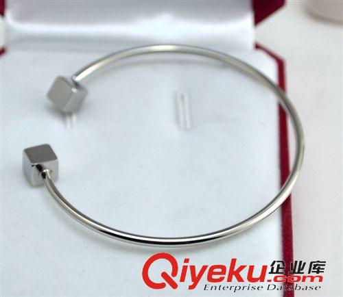 1月新款 名星18K玫瑰金開(kāi)口均碼手鐲女韓版時(shí)尚不褪色飾品韓國(guó)手環(huán)配飾品原始圖片3