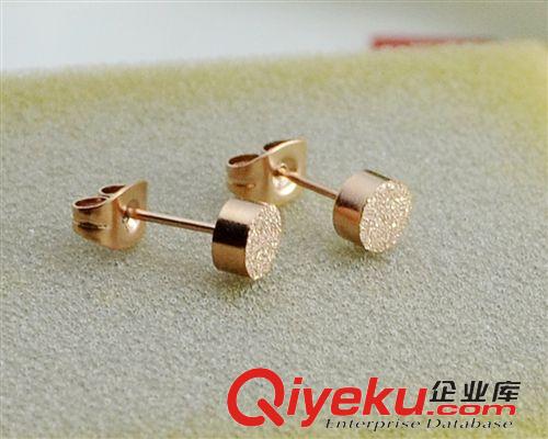 鈦鋼玫瑰金耳環  工廠價 明星同款 彩金小金豆耳釘 鈦鋼玫瑰金磨砂金耳釘女款熱銷原始圖片2