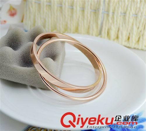 鈦鋼玫瑰金手鐲 工廠價 鈦鋼鍍14k金 c雙環手鐲 防過敏女時尚復古玫瑰金歐美寬原始圖片2
