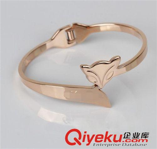 鈦鋼玫瑰金手鐲 工廠價(jià)小額混批手鐲18K玫瑰金狐貍手鐲女士手鐲女手環(huán)狐仙手鐲