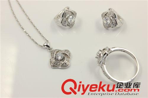 套裝系列 批發(fā)歐美風(fēng)格白銅鍍真金鑲鉆戒指吊墜耳釘三件套裝T0003原始圖片2