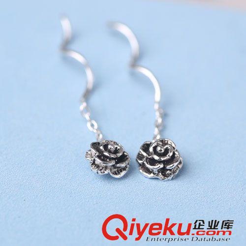 11月份新款更新 925純銀耳釘批發(fā) 素銀三花芯耳釘 女士款花朵耳飾 韓國(guó)飾品官網(wǎng)