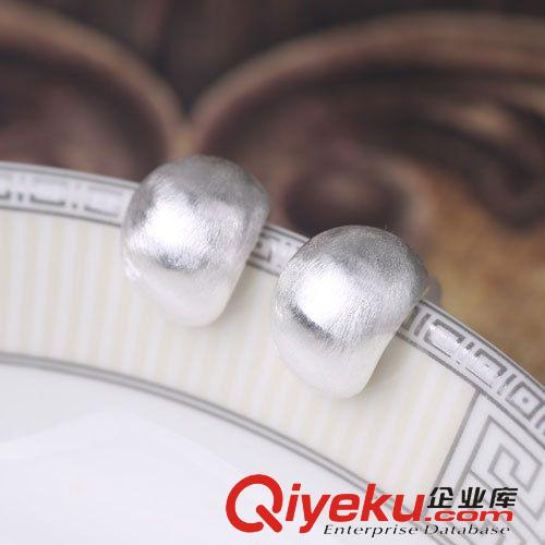 11月份新款更新 925純銀耳環(huán)批發(fā) 泰國進口 清邁設(shè)計荷花耳飾 素銀經(jīng)典蓮花耳墜