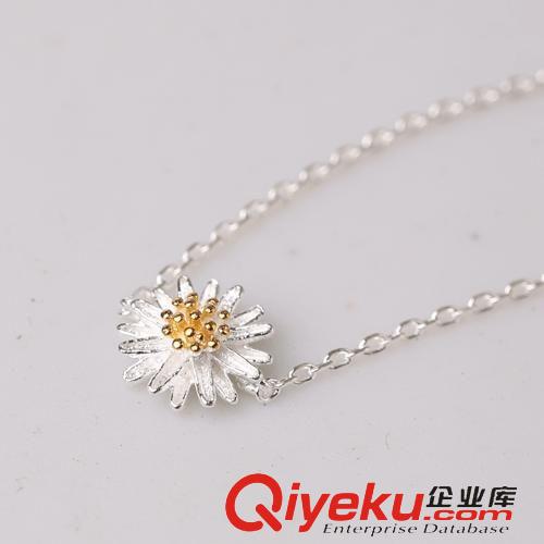 純銀手鏈專區(qū) 925純銀手鏈批發(fā) 素銀雛菊手鏈 女士款金色花蕾 韓版花朵首飾精美原始圖片3