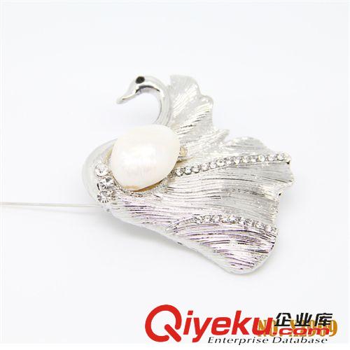 珍珠胸針 外貿流行時尚暢銷款珍珠胸針批發 tr淡水畸形珍珠梅花胸針批發原始圖片2