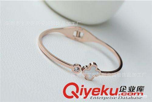 316鈦鋼 淘寶爆款鈦鋼鍍18K玫瑰金經(jīng)典四葉草花鉆手鐲手環(huán)女 工廠直批發(fā)