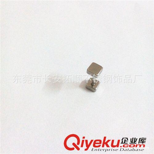 不銹鋼穿刺飾品 供應(yīng)不銹鋼方形耳釘 多邊形耳釘 鈦鋼耳飾 不銹鋼飾品批發(fā)