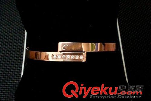 手鐲 歐洲站飾品 18K鈦鋼玫瑰金彩金手鐲 七鉆錯位手鐲 一件代發 批發