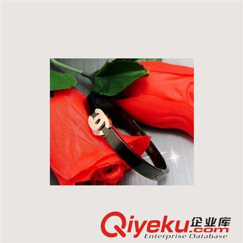 手鐲 一件代發(fā)時(shí)尚鈦鋼雙C手鐲玫瑰金手鐲女不怕水不掉色廠家直銷原始圖片3