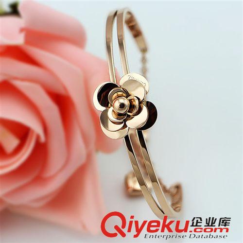 手鐲 一件代發(fā)小香風(fēng)立體山茶花手鏈鈦鋼手鏈玫瑰金時尚手鐲廠家直銷CC