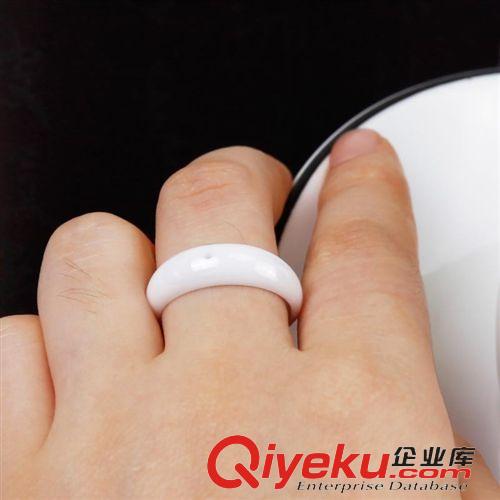 陶瓷產(chǎn)品 2015新款白色偏心純潔陶瓷指環(huán) 光面女 批發(fā)太空陶瓷戒指TS059