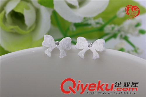 耳釘 韓版?zhèn)€性時尚可愛蝴蝶耳釘S925純銀 淘寶流行風(fēng)格銀飾品批發(fā)原始圖片2