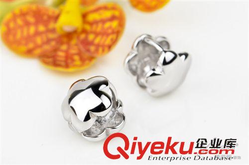 925純銀耳環(huán) s925純銀可愛氣質(zhì)光面梅花朵耳扣 韓版時(shí)尚飾品精品耳環(huán)廠家直銷原始圖片2
